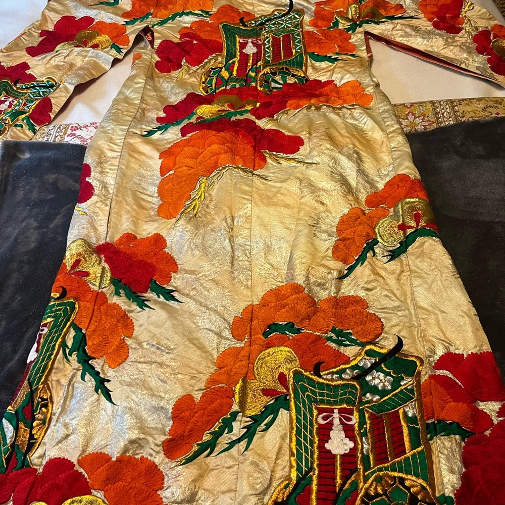 Vibrant Floral Embroidered Long Sleeve kimono